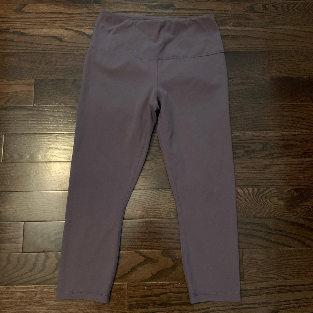 Never worn capri leggings!!